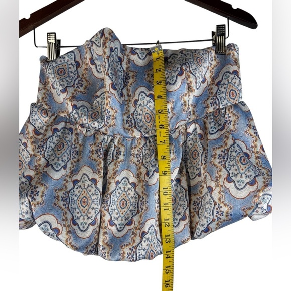 A COLLECTION White Blouse with Colorful Floral Design size m - Picture 4 of 16